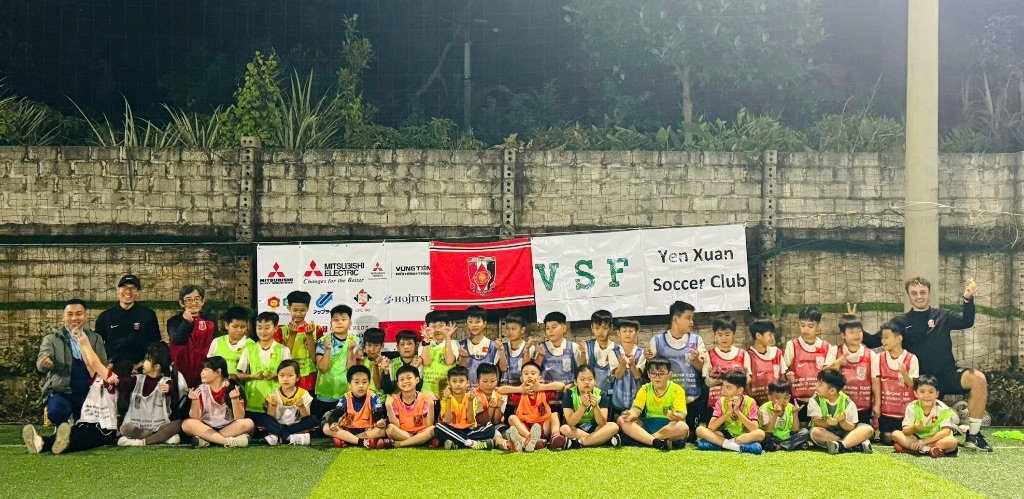 ホアビン省 ムオン族の子どもたちとのサッカー交流