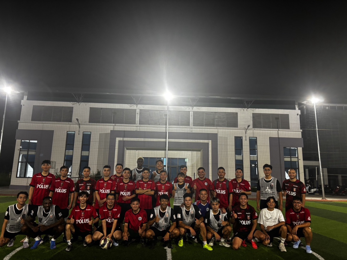 MHIVA FCとの親善試合・試合後の集合写真