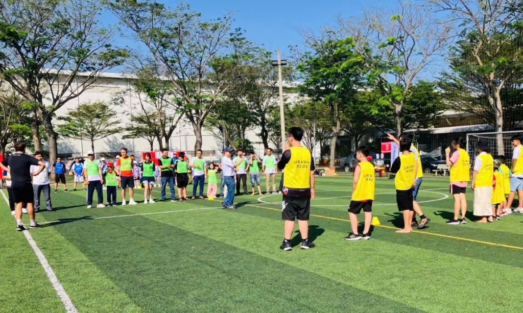 ビブスを着た参加者